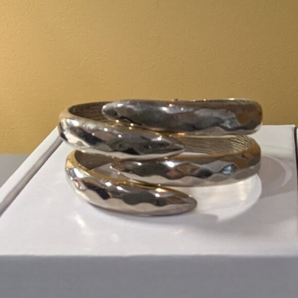 Bracelet Hinge Overlap Spring Clamper Gold/Silver Tone Metal "Serpent" Bracelet - Picture 1 of 4
